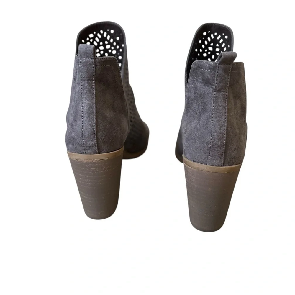 Steve Madden Gray Perforated Block Heel Peep‎ Toe Ankle Booties Women’s 10M